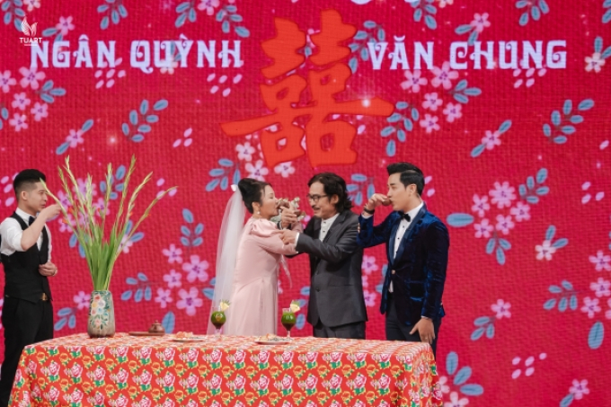 Vợ chồng nghệ sĩ Ngân Quỳnh – Văn Chung kể về chuyện tình yêu đầy trắc trở, đám cưới không người thân