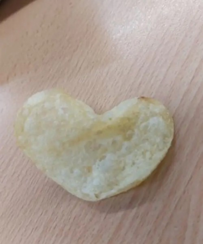 Vô tình ăn mất miếng khoai tây chiên hình trái tim, ăn xong mới biết nó trị giá gần 3 tỷ đồng