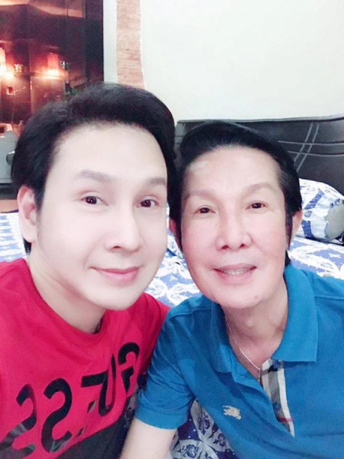 Hé lộ loạt ảnh hiếm rất giống nhau của cố NSƯT Vũ Linh bên con trai nuôi Vũ Luân Hé lộ loạt ảnh hiếm rất giống nhau của cố NSƯT Vũ Linh bên con trai nuôi Vũ Luân
