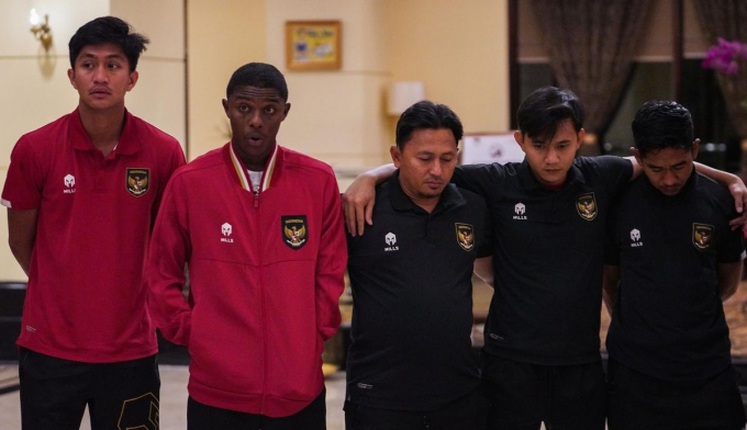 Cầu thủ U20 Indonesia khóc nghẹn khi nhận cú sốc đầu đời