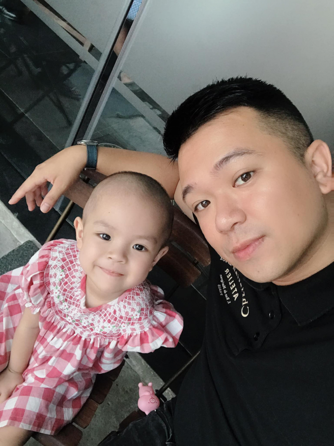 Con gái nhỏ bị ung thư qua đời, ông bố mở Tiệm cơm 1 nghìn, nấu đủ món ngon tặng trẻ bệnh K