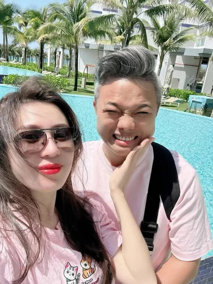 Nam shipper được nữ giám đốc cầu hôn 20 lần mới đồng ý, cưới xong lo việc nội trợ, vợ quản lý chi tiêu chặt chẽ