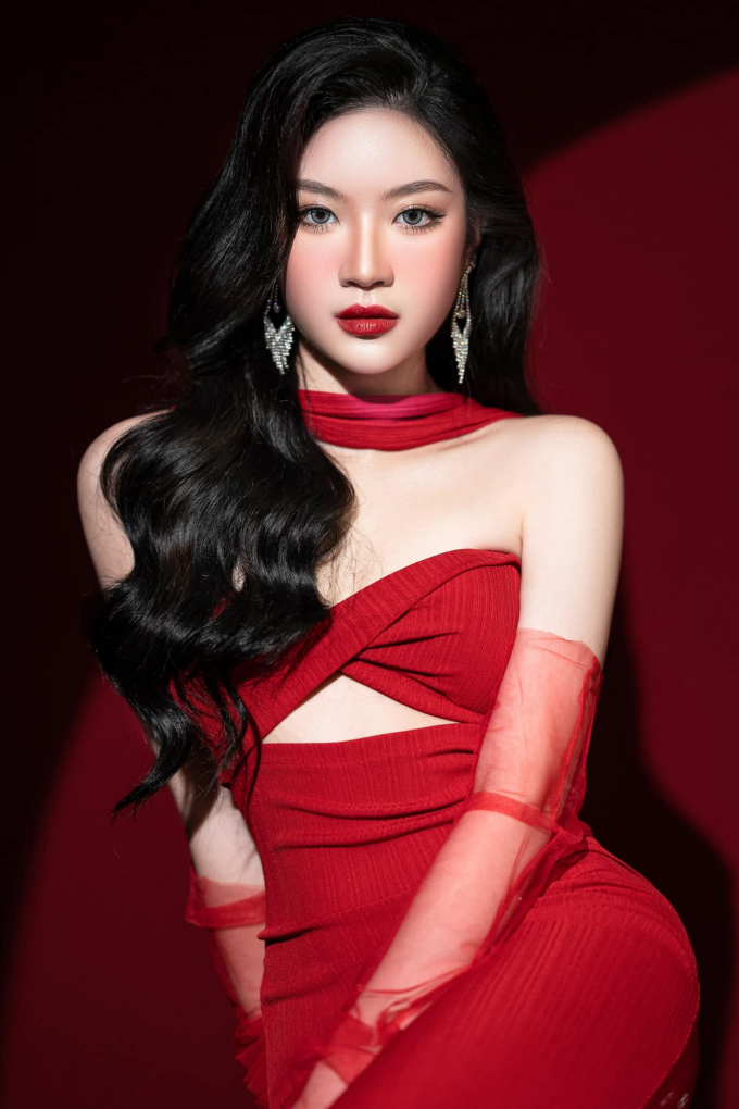 Nữ sinh 2k5 ghi danh Miss World Vietnam 2023 với hồ sơ ấn tượng, chưa thi đã được dì Dung khen ngợi
