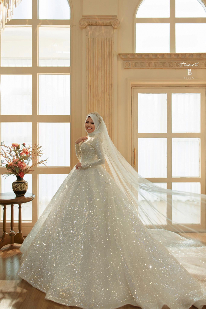 Đạt Villa mạnh tay chi 1 tỷ đặt 4 chiếc váy cưới cho Vidhia
