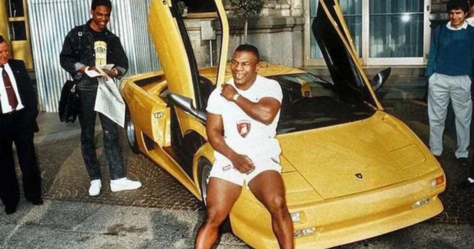 Thói chi tiêu vô tôi vạ khiến Mike Tyson bay sạch 400 triệu USD: Tặng cả siêu xe cho đối thủ từng thắng mình
