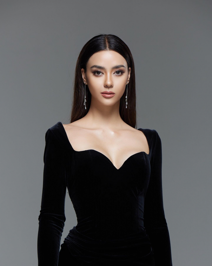 Hoa hậu Hoàn vũ Thái Lan Amanda Obdam đến Việt Nam làm nàng thơ trong BST áo dài của NTK Võ Việt Chung