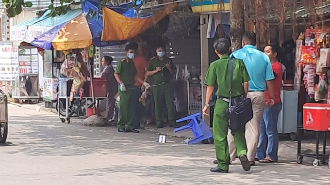 Đang ngồi uống nước trước cổng trường, nam sinh bị đâm tử vong Đang ngồi uống nước trước cổng trường, nam sinh bị đâm tử vong