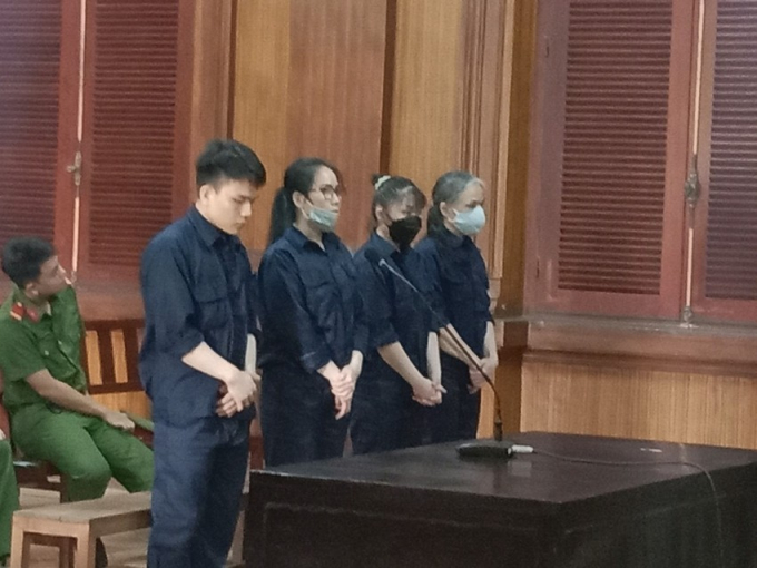 Sửa năm sinh, dàn cảnh quan hệ với cụ ông 70 tuổi để tống tiền Sửa năm sinh, dàn cảnh quan hệ với cụ ông 70 tuổi để tống tiền