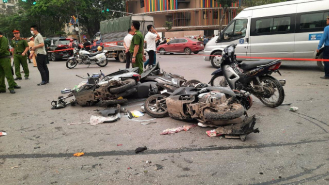 Khởi tố, bắt giam tài xế ô tô tông 17 xe máy ở ngã tư Võ Chí Công