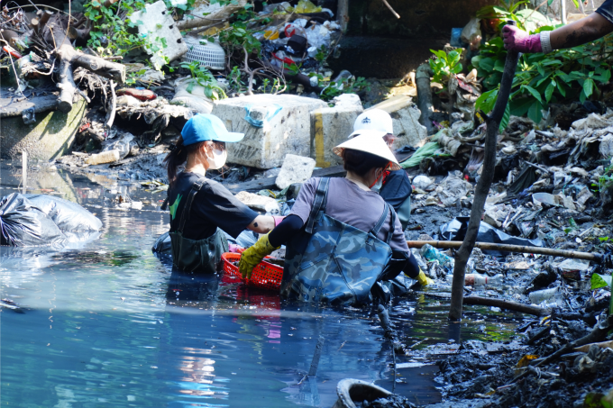 Sài Gòn Xanh: Biệt đội dũng cảm, không ngại ngâm mình xuống nước bẩn, giải cứu kênh rạch bị ô nhiễm