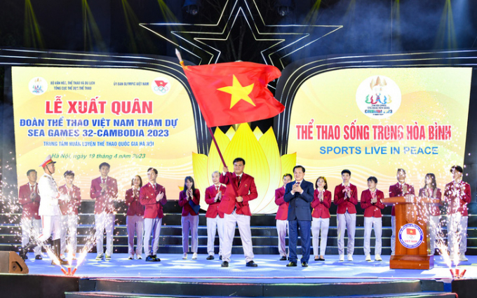 Trưởng đoàn Thể thao Việt Nam tại SEA Games 32 ngỡ ngàng trước độ chịu chơi của Campuchia