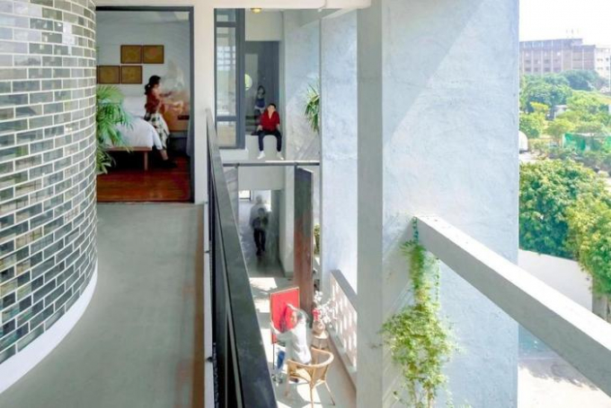 6 người bạn thân xây một tòa nhà để chung sống và già đi cùng nhau 6 người bạn thân xây một tòa nhà để chung sống và già đi cùng nhau