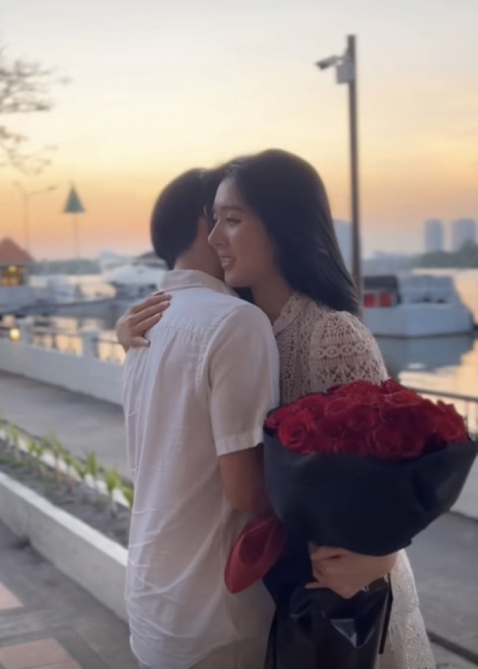 Hồ Quang Hiếu cầu hôn bạn gái sau nửa tháng công khai tình cảm