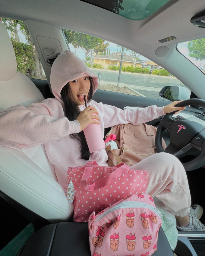 Jenny Huỳnh bật khóc khi lái xe, sức khoẻ tinh thần đáng báo động khiến fan lo lắng