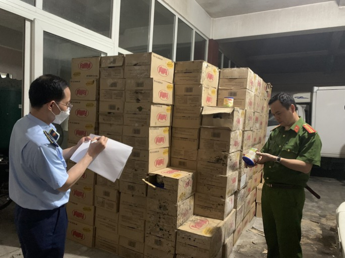 Phát hiện 10 tấn nguyên liệu quá hạn sử dụng để làm kem Tràng Tiền số 10 Phát hiện 10 tấn nguyên liệu quá hạn sử dụng để làm kem Tràng Tiền số 10