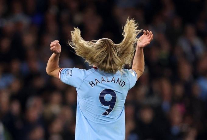 Haaland khoe mái tóc dài như thiếu nữ sau khi xé lưới Arsenal