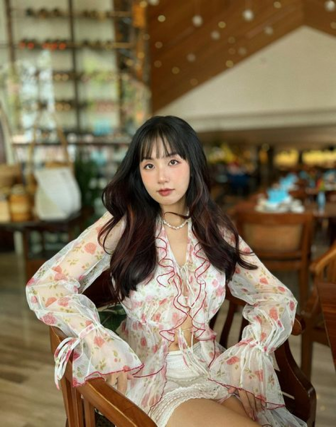 Hot girl trường Ngoại thương “sa lưới tình” của trai ngoan Sài thành, ngày lên bàn đẻ chồng giàn giụa nước mắt