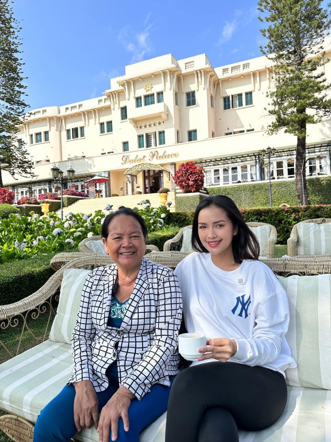 Hoa hậu Ngọc Châu lần đầu làm nhà sản xuất, trải lòng với mẹ về áp lực từ dư luận hậu tăng cân