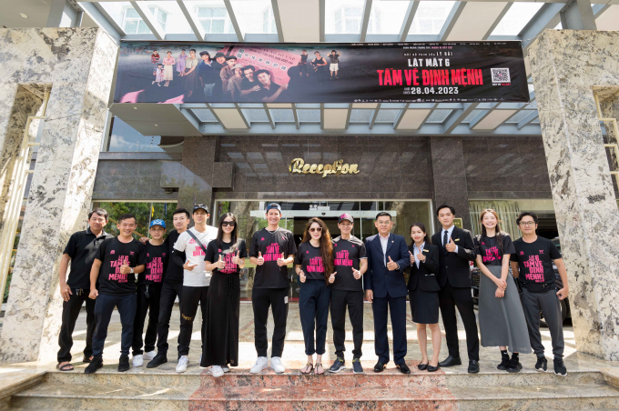 Cinetour Lật mặt 6 của Lý Hải - Minh Hà trở thành food tour, người dân các tỉnh tặng toàn quà độc lạ