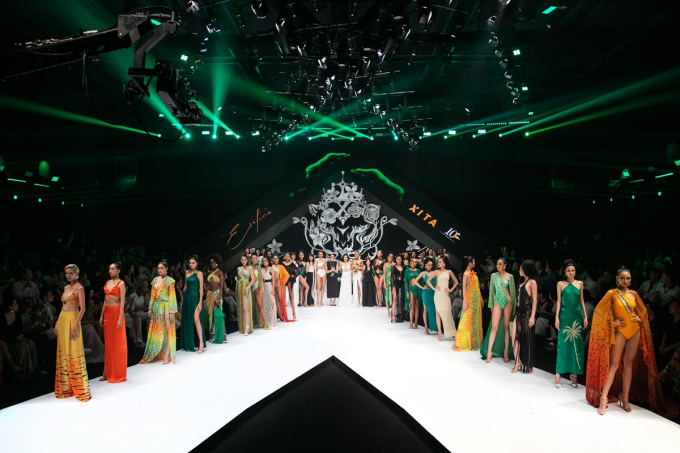 Vedette H’Hen Niê diện váy mạ vàng 24k, Minh Tú - Hương Ly catwalk đôi ấn tượng tại show Exotica
