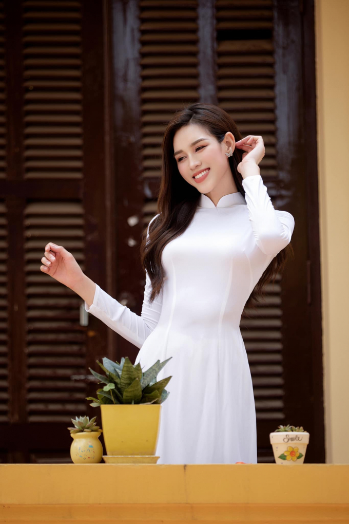 Hoa hậu chăm diện áo dài nhất gọi tên Đỗ Hà: Chụp kỷ yếu vẫn nền nã chuẩn chánh cung