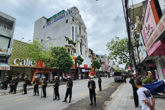 Cảnh sát xuất hiện trước nhà Tuấn ‘thần đèn’ ở TP Thanh Hóa