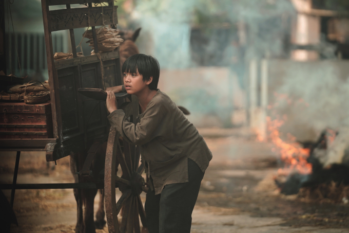 Bé An của bản điện ảnh Đất rừng phương Nam gây bất ngờ vì quá giống Hùng Thuận thuở nhỏ