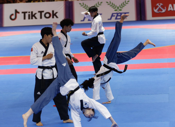 Nữ thần Taekwondo Việt Nam khóc nức nở, vẫn đẹp xuất sắc với tấm HCV SEA Games 32
