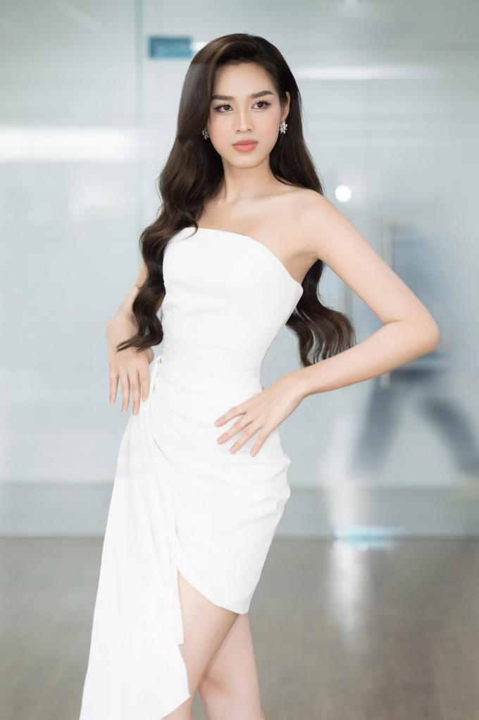 Hoa hậu Đỗ Hà khoe chân dài 1m11, thử sức ở vai trò huấn luyện thí sinh Miss EAUT 2023