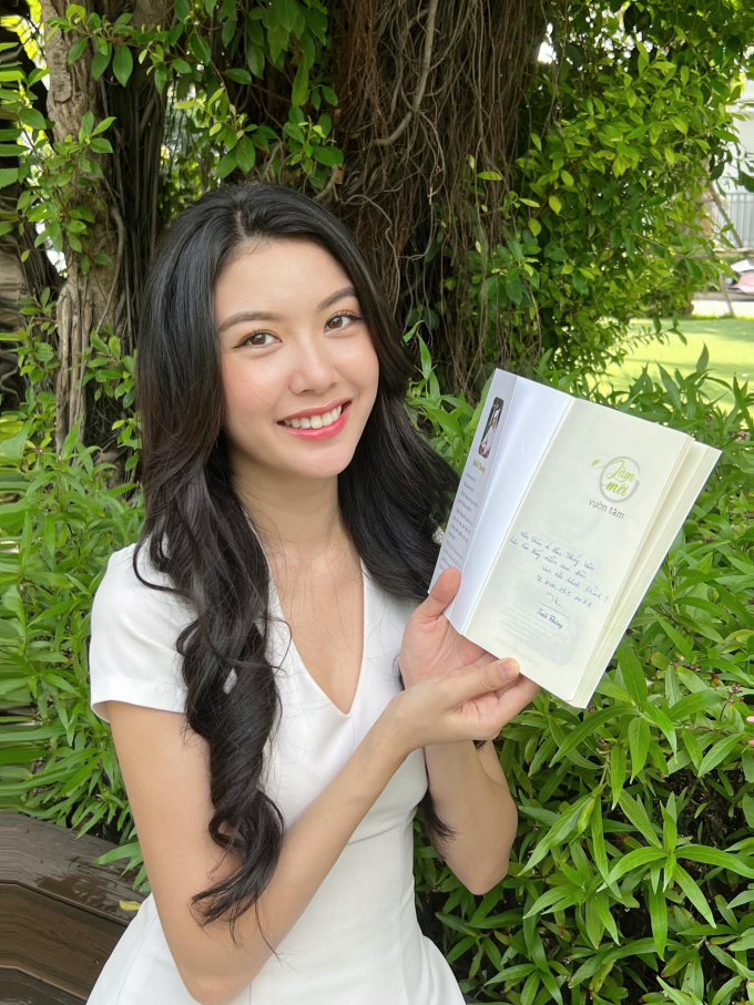 Á hậu Thuý Vân: Bộ sách Suối Thông giúp độc giả khám phá những điều tốt đẹp mà cuộc sống ban tặng