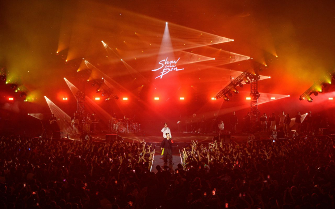 Show của Đen tại Hà Nội: Hà Anh Tuấn - JustaTee - Lynk Lee trình diễn cực cháy, hơn 10.000 fans cùng hòa giọng