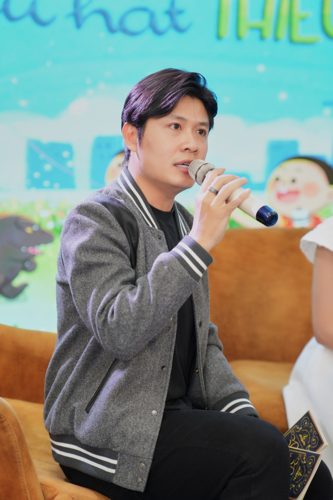 Nhạc sĩ Nguyễn Văn Chung chi 1,5 tỷ đồng để thực hiện dự án 300 bài hát thiếu nhi - Cùng con tập hát
