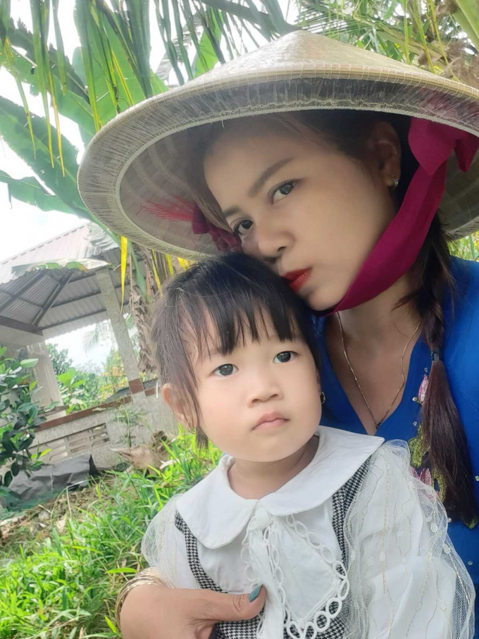 Đồng Tháp: Treo thưởng 100 triệu đồng tìm con gái 2 tuổi mất tích