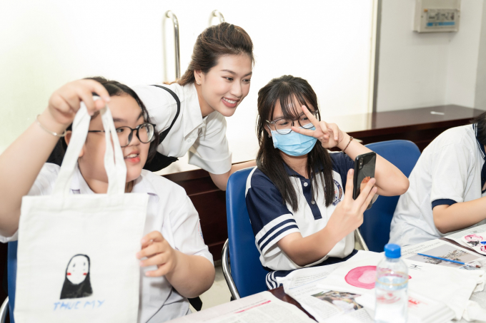 Hoa hậu Thiên Ân lan tỏa dự án Khuyết workshop đầy ý nghĩa nhân ngày Quốc tế Thiếu nhi