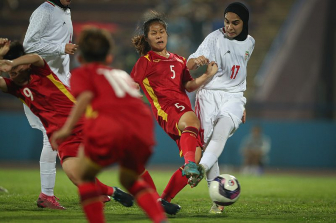 Các cô gái vàng bóng đá Việt Nam thắng nghẹt thở Iran trên sân nhà
