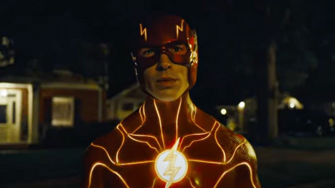 Bí mật đằng sau những bộ suit của dàn siêu anh hùng The Flash 2023