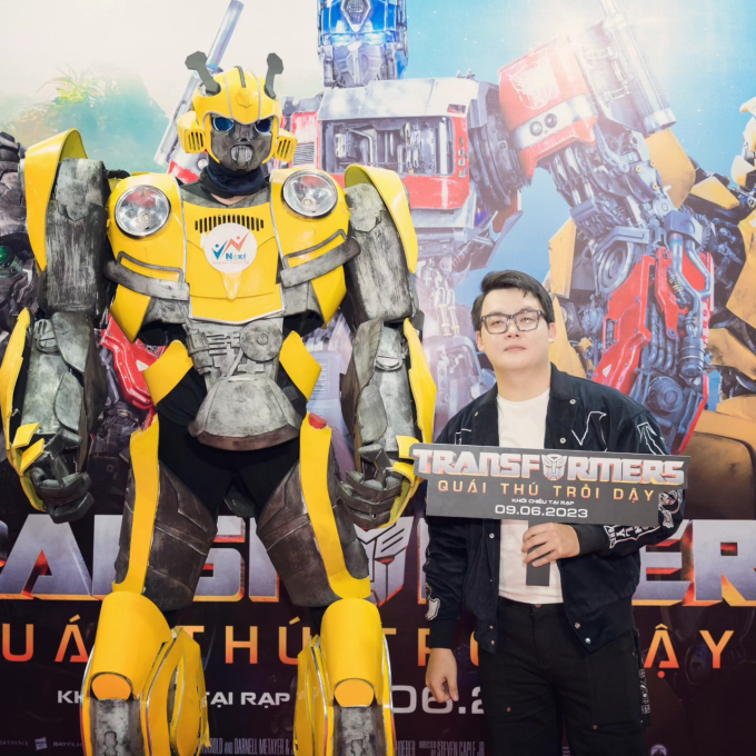 Hoàng Tôn hội ngộ nhóm FB Boiz, Kim Tuyến - Tiểu Vy cực quyến rũ tại họp báo “Transformers: Quái thú trỗi dậy”