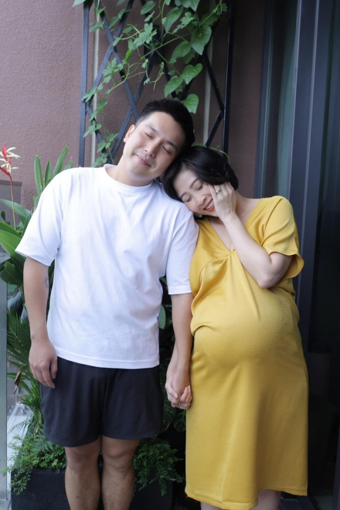MC Liêu Hà Trinh nhập viện 13 tiếng mới sinh con đầu lòng thành công, có điểm chung với Hồ Ngọc Hà
