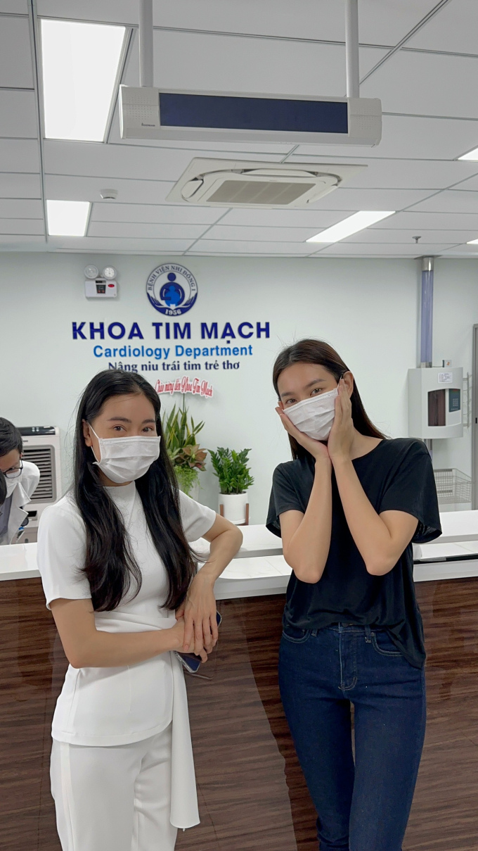 Thùy Tiên cùng bà Phạm Kim Dung làm “Những điều nhỏ xíu: Ủng hộ 200 triệu viện phí cho bệnh nhi khó khăn