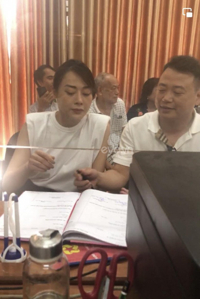 Rộ nghi vấn Phương Oanh chính thức đăng ký kết hôn cùng Shark Bình