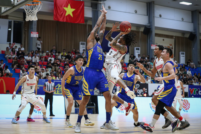 VBA 2023: Thang Long Warriors vất vả đánh bại Ho Chi Minh City Wings