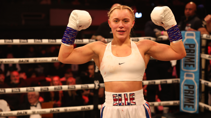 Mỹ nhân boxing bỏ nghề đấu võ, để tham gia đóng phim người lớn Mỹ nhân boxing bỏ nghề đấu võ, để tham gia đóng phim người lớn