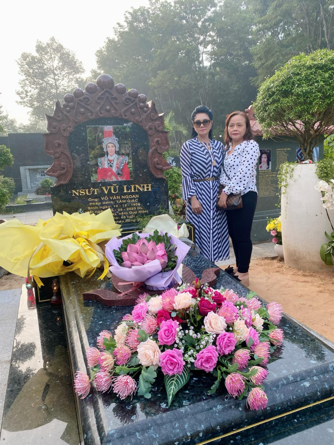 NSƯT Ngọc Huyền về Việt Nam, nơi đầu tiên đặt chân đến là mộ người tình sân khấu Vũ Linh