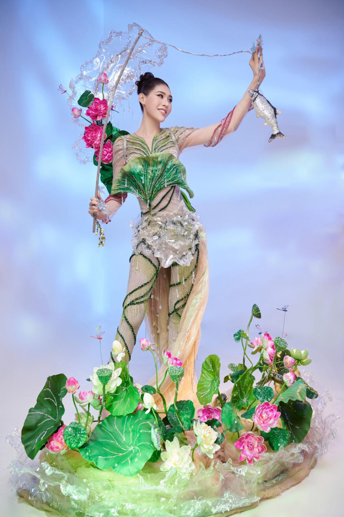 Gặp sự cố với trang phục dân tộc, Dịu Thảo vẫn khiến fans Thái vỗ tay phấn khích với màn thả cá phóng sinh ý nghĩa