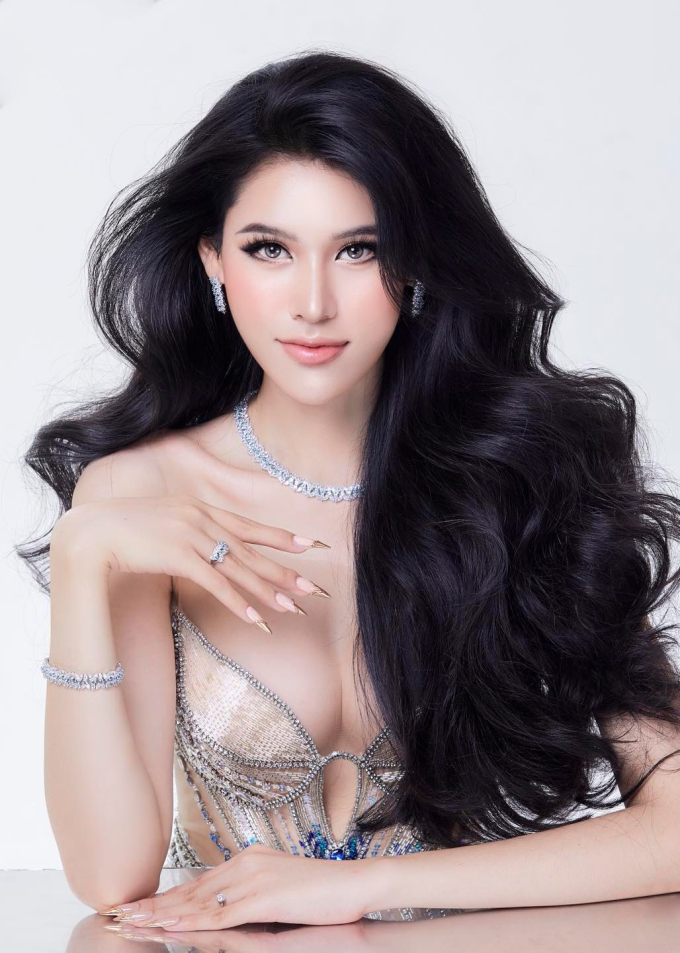 Hé lộ chiếc váy dạ hội cùng Dịu Thảo tỏa sáng tại bán kết Miss International Queen 2023: Sang trọng và quyến rũ