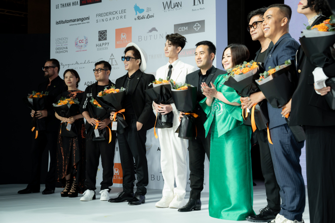 NTK Nguyễn Minh Công mang giấc mơ của mẹ lên sàn diễn Tuần lễ thời trang quốc tế Việt Nam