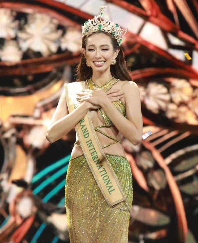 Biến căng: Thùy Tiên xóa danh hiệu Miss Grand International 2021, chủ tịch Nawat liền hủy theo dõi gà cưng