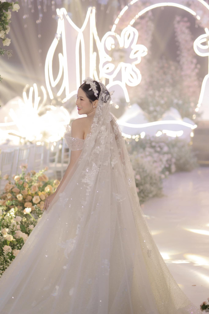 Đoàn Di Băng bật khóc lý giải lý do chi tiền tỷ cho đám cưới của bảo mẫu Thiên Kim