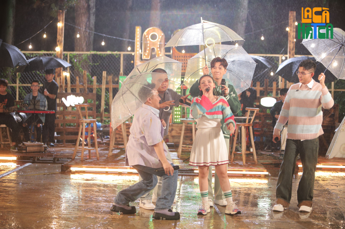 La cà hát ca tập 2: Myra Trần cực sung mặc kệ mưa gió, Ngô Kiến Huy làm sống dậy bản hit Giả vờ yêu