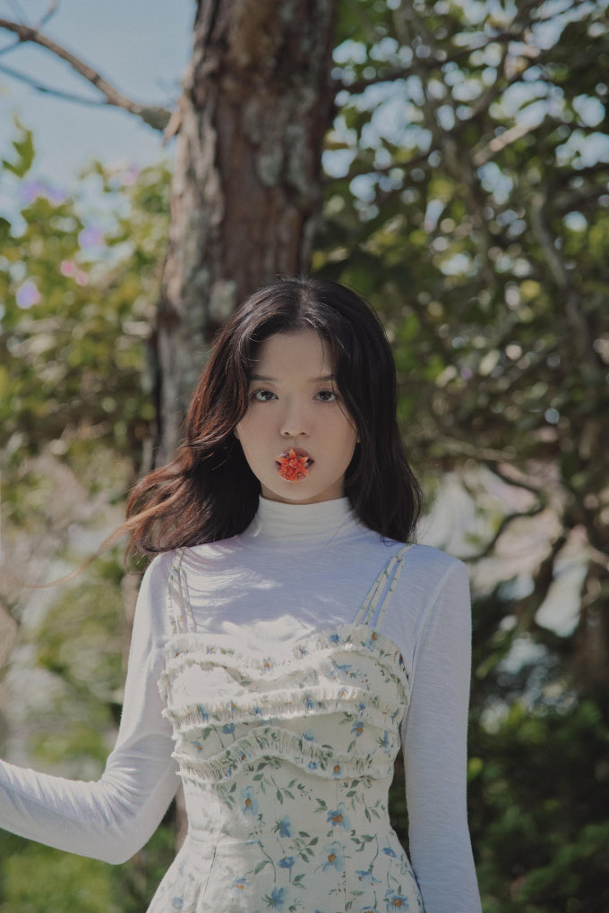 Suni Hạ Linh kết hợp với ê-kíp Hàn Quốc tung MV Sự mập mờ: Là người yêu chẳng phải, là bạn cũng sai